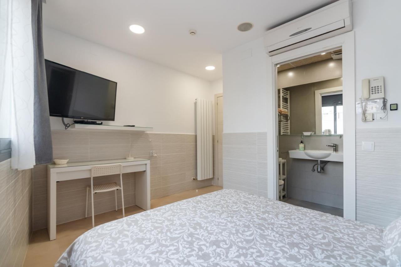 ברצלונה Hostal House מראה חיצוני תמונה