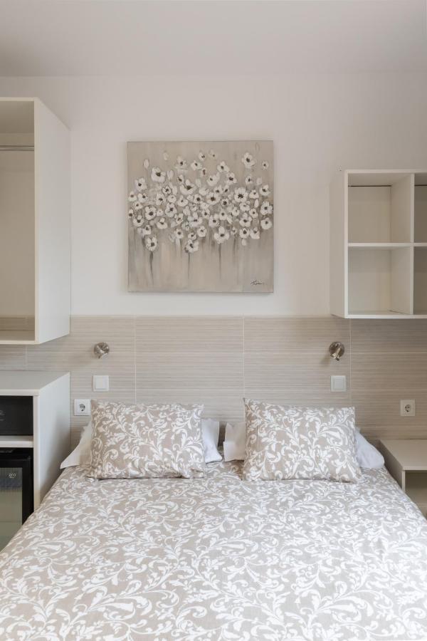 ברצלונה Hostal House מראה חיצוני תמונה