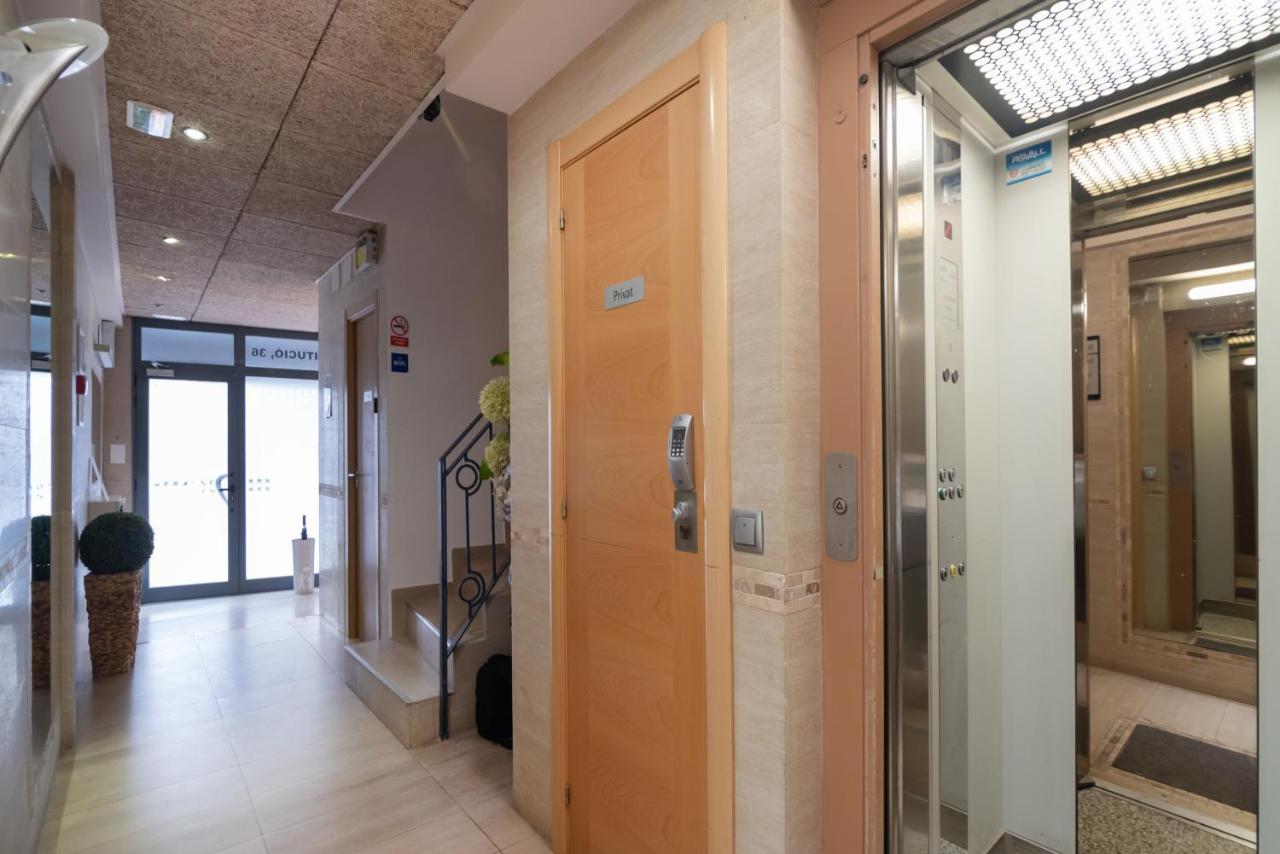 ברצלונה Hostal House מראה חיצוני תמונה